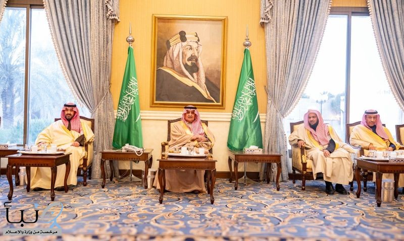 أمير منطقة تبوك يستقبل رؤساء المحاكم والمواطنين ومديري الإدارات الحكومية