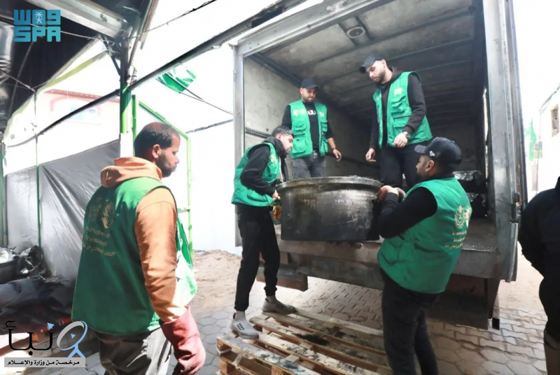 مركز الملك سلمان للإغاثة يوزّع 30 ألف وجبة غذائية ساخنة في وسط وجنوب قطاع غزة مركز الملك سلمان للإغاثة يوزّع 30 ألف وجبة غذائية ساخنة في وسط وجنوب قطاع غزة