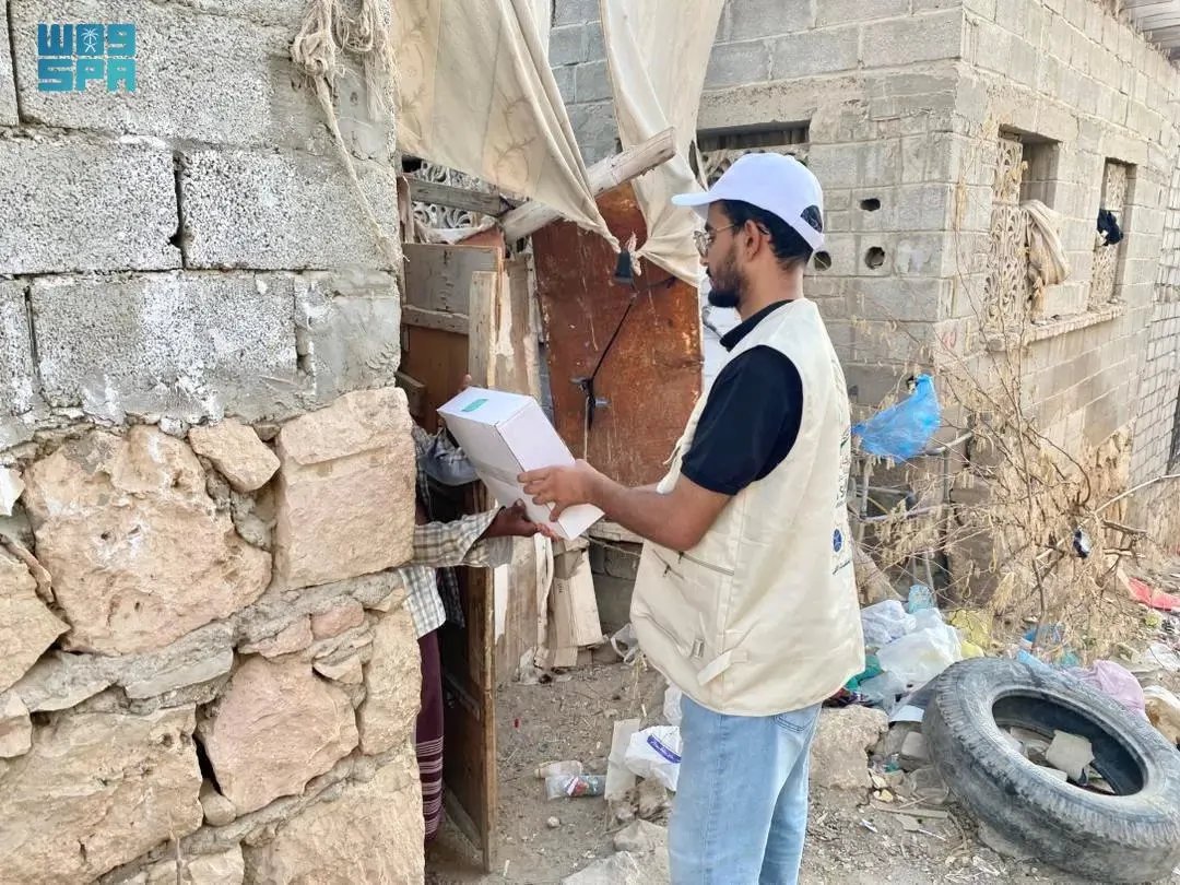 توزيع (6,000) كرتون تمر للأسر الأشد احتياجًا في ساحل حضرموت