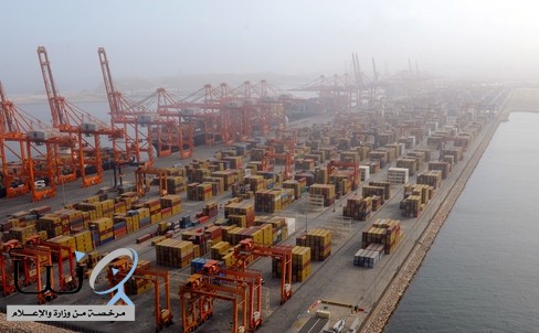 استهداف ميناء صلالة بطائرتين مسيّرتين وإصابة عامل وتضرر محدود بالمرافق