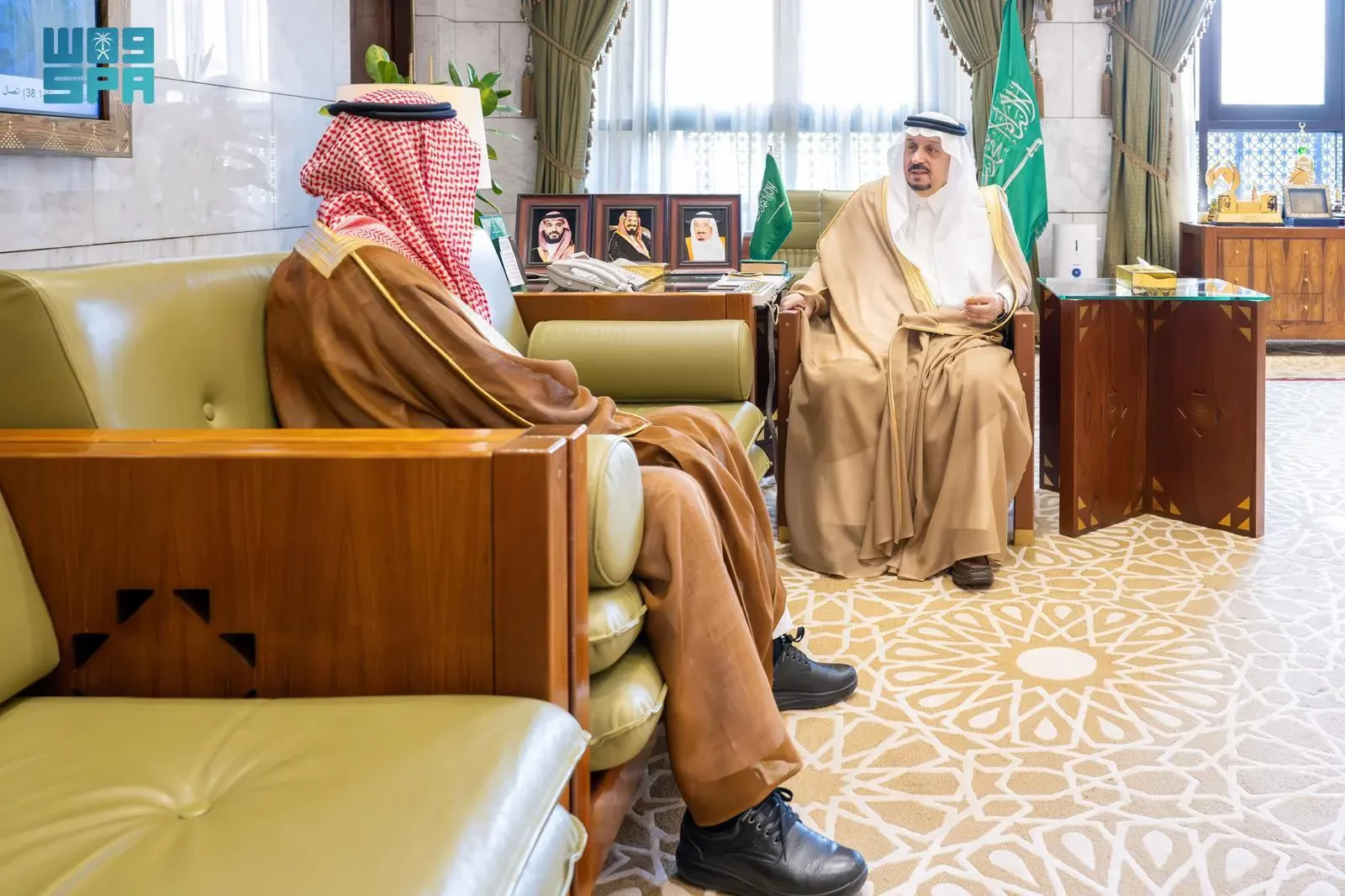 أمير منطقة الرياض يستقبل المهندس السلطان