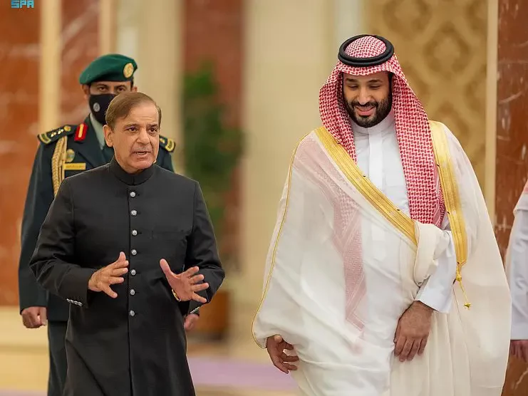 ولي العهد يتلقى اتصالًا هاتفيًا من رئيس وزراء باكستان