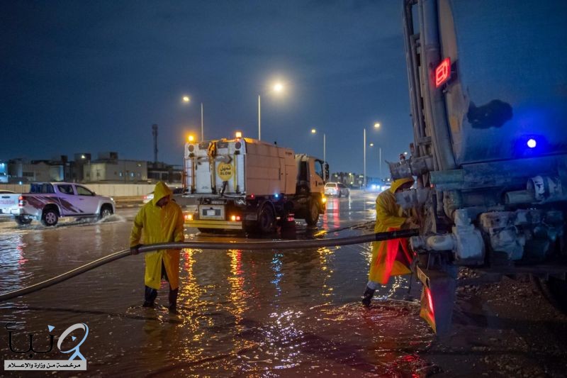 أمانة منطقة الرياض تواصل أعمالها خلال الحالة المطرية الغزيرة وتستقبل البلاغات على مدار الساعة