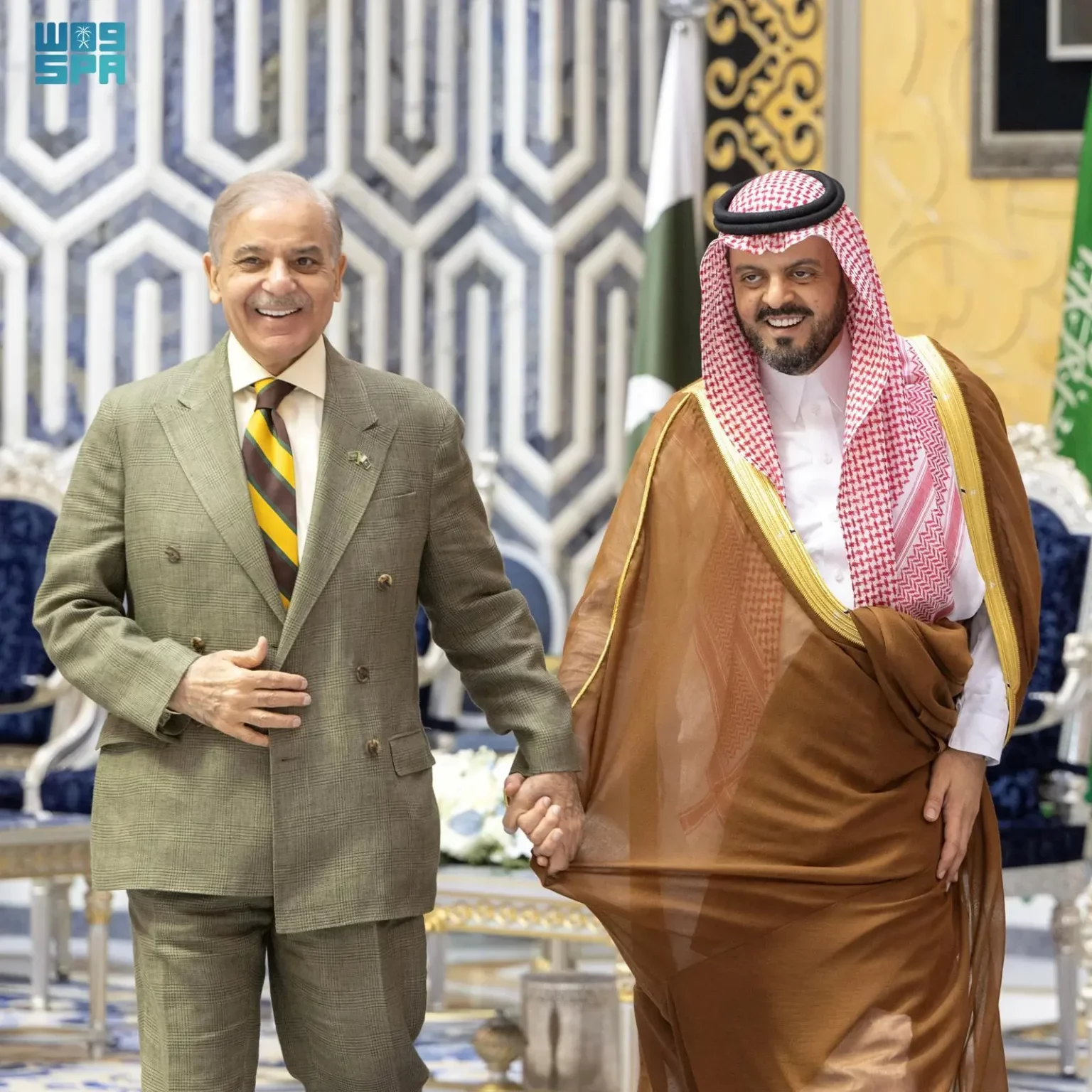 رئيس وزراء باكستان يصل جدة