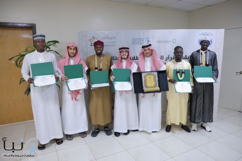 بموافقة سمو محافظ جدة وبمشاركة 11 جامعة وكلية "ابن سينا" و "خيركم"  يكرمان الفائزين والفائزات في المسابقة القرآنية