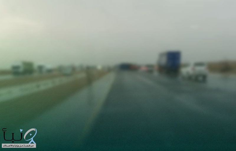 انزلاق 7 شاحنات على طريق القصيم – المدينة خلال الحالة المطرية