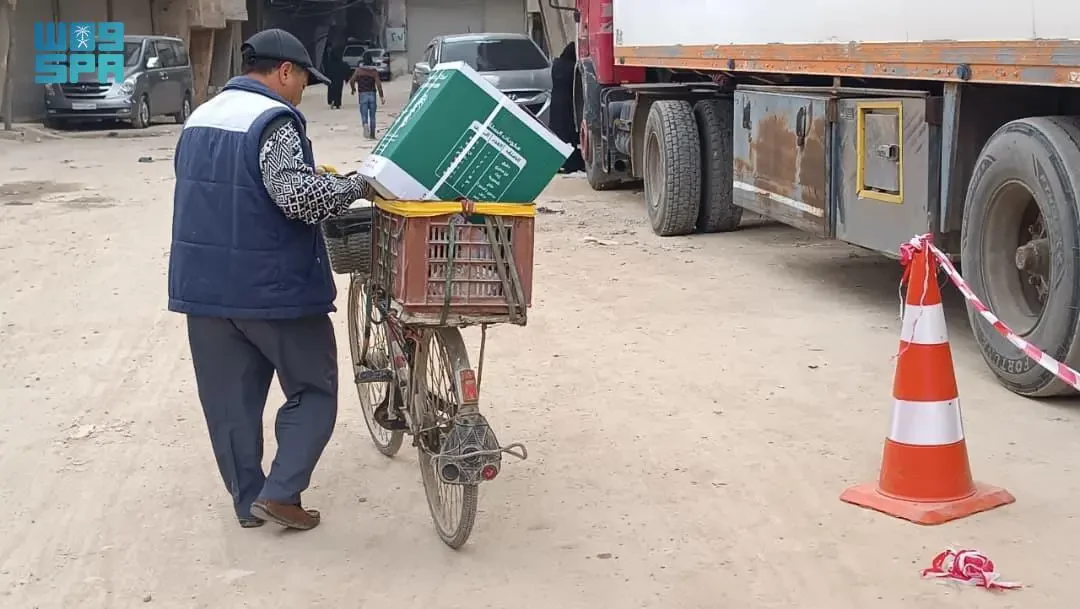 مركز الملك سلمان للإغاثة يوزّع (800) سلة غذائية في محافظة ريف دمشق بسوريا
