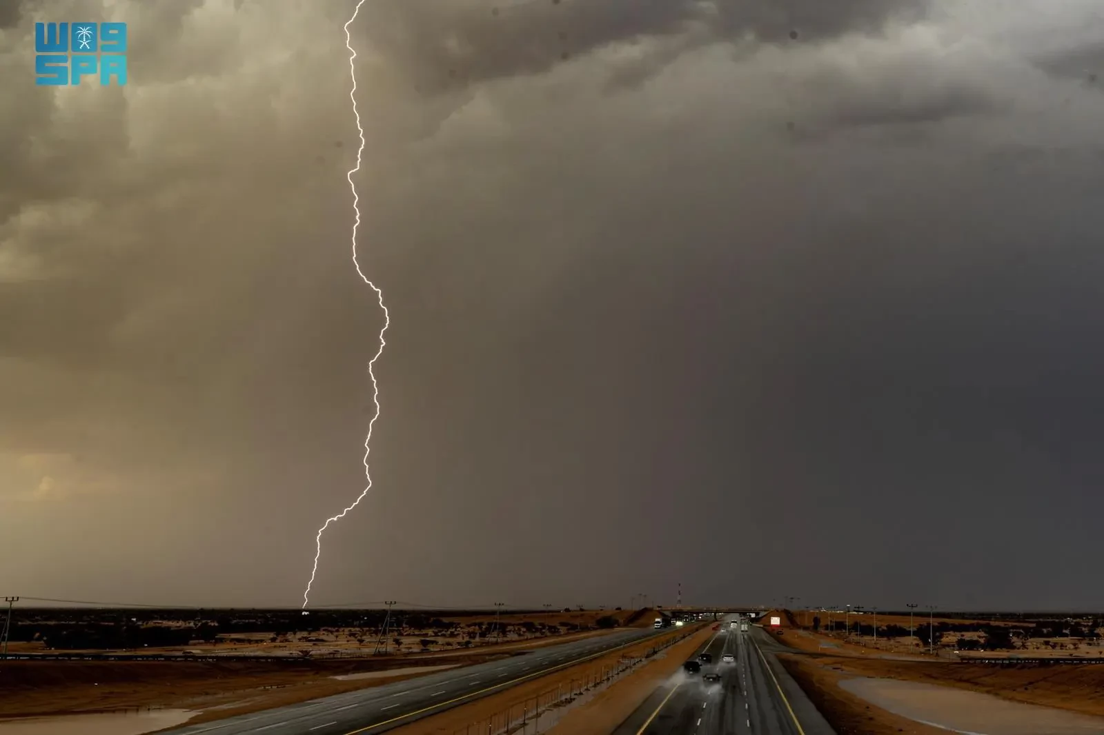 أمطار متوسطة شمال الطائف وسط إقبال على المواقع البرية