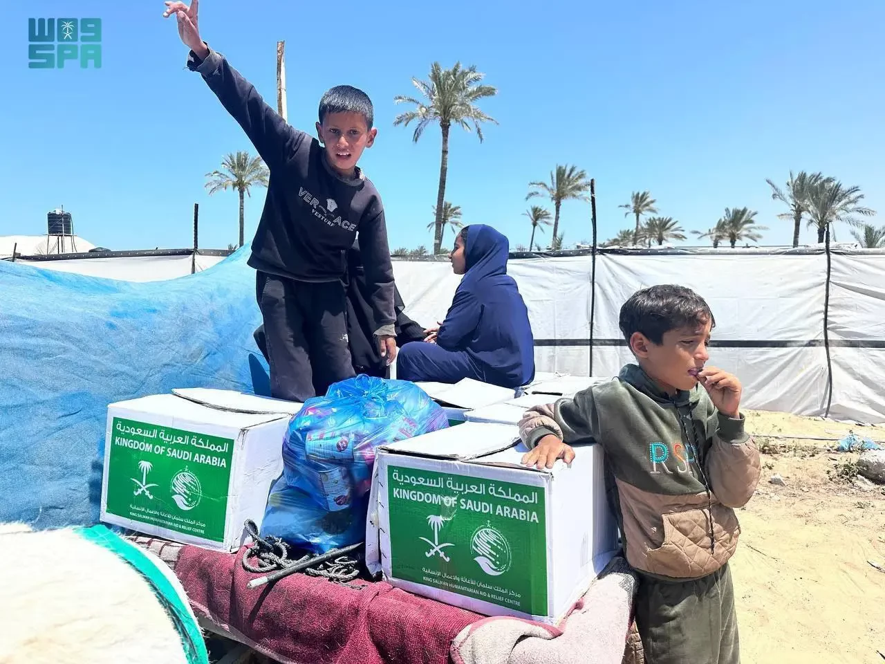 مركز الملك سلمان للإغاثة يواصل دعم غزة: توزيع 25 ألف وجبة وسلال غذائية وقوافل إنسانية لتعزيز