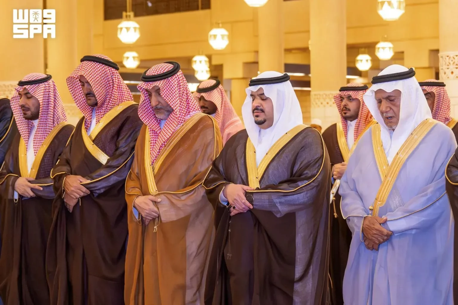 نائب أمير الرياض يؤدي صلاة الميت على حسان يوسف ياسين