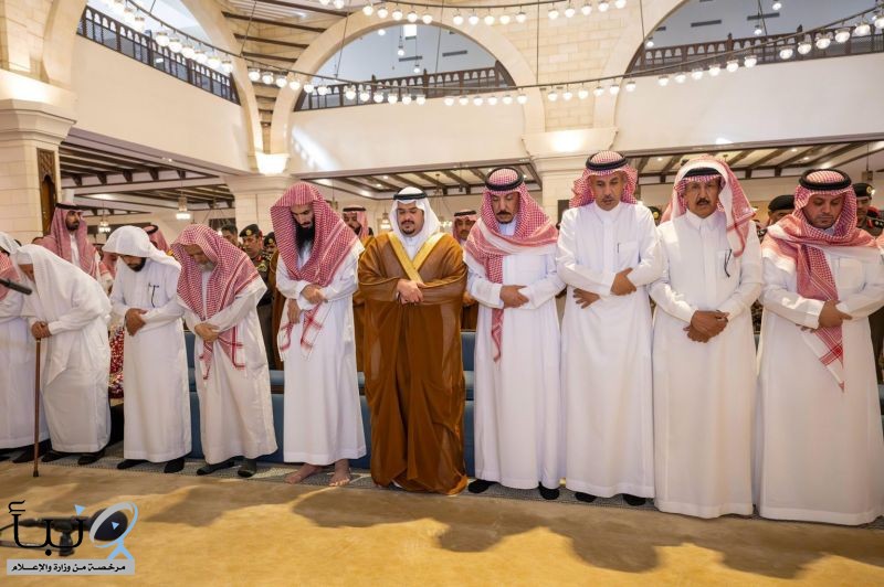 نائب أمير منطقة الرياض يؤدي صلاة الميت على ناصر بن غازي العتيبي