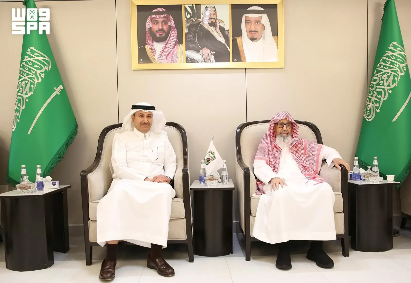 مفتي عام المملكة يستقبل وزير النقل والخدمات اللوجستية في منى