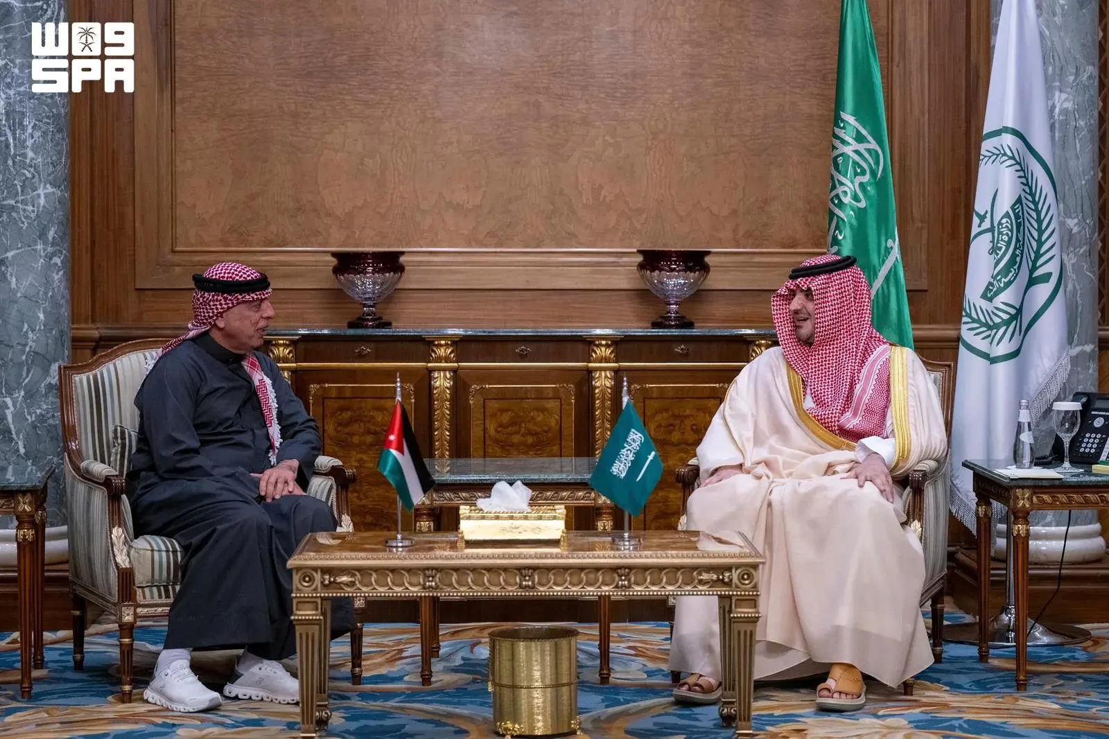 الأمير عبدالعزيز بن سعود وزير الداخلية رئيس لجنة الحج العليا يستقبل وزير الداخلية الأردني