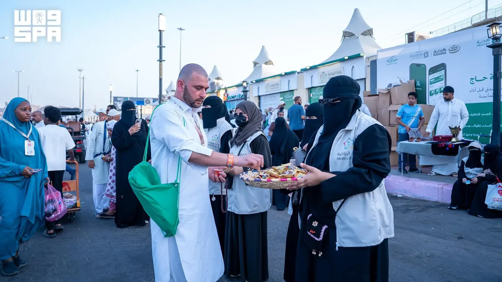 6348 متطوعًا ومتطوعة من وزارة الرياضة لخدمة ضيوف الرحمن خلال موسم الحج