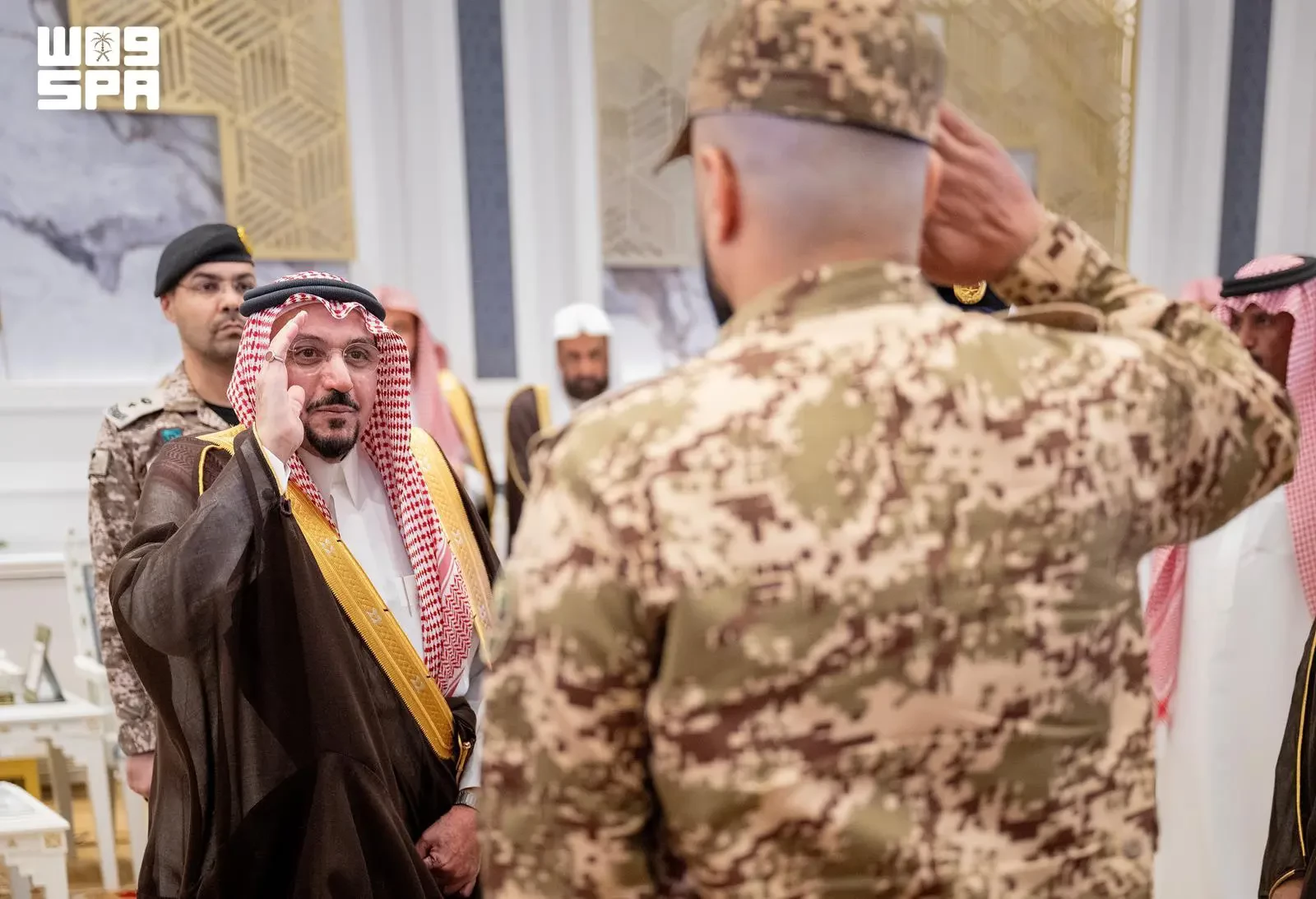 أمير منطقة القصيم يستقبل المشاركين المتميزين في خدمة ضيوف الرحمن خلال موسم الحج لعام 1447هـ أمير منطقة القصيم يستقبل المشاركين المتميزين في خدمة ضيوف الرحمن خلال موسم الحج لعام 1447هـ