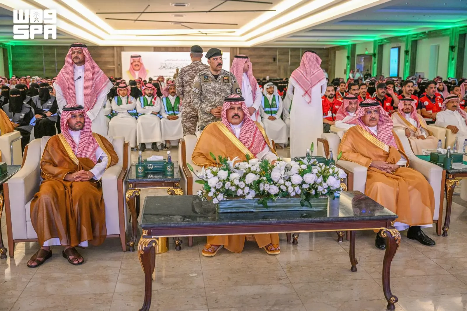 أمير حائل يكرّم المشاركين في خدمة ضيوف الرحمن بمدينة الحجاج ويشيد بتكامل الجهود خلال موسم حج 1447هـ أمير حائل يكرّم المشاركين في خدمة ضيوف الرحمن بمدينة الحجاج ويشيد بتكامل الجهود خلال موسم حج 1447هـ