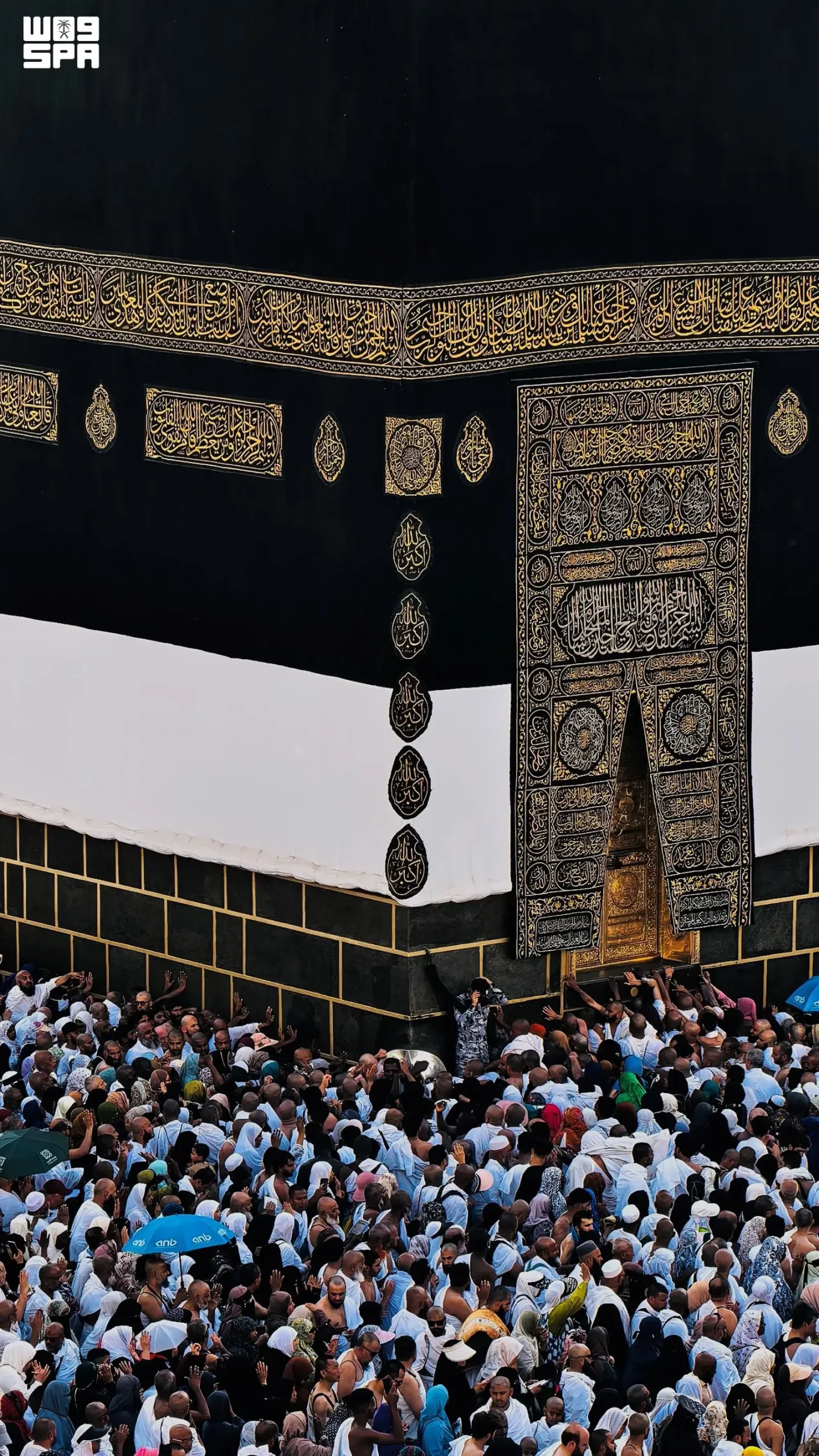 استعدادات مكثفة لتبديل كسوة الكعبة المشرفة مع إشراقة العام الهجري استعدادات مكثفة لتبديل كسوة الكعبة المشرفة مع إشراقة العام الهجري
