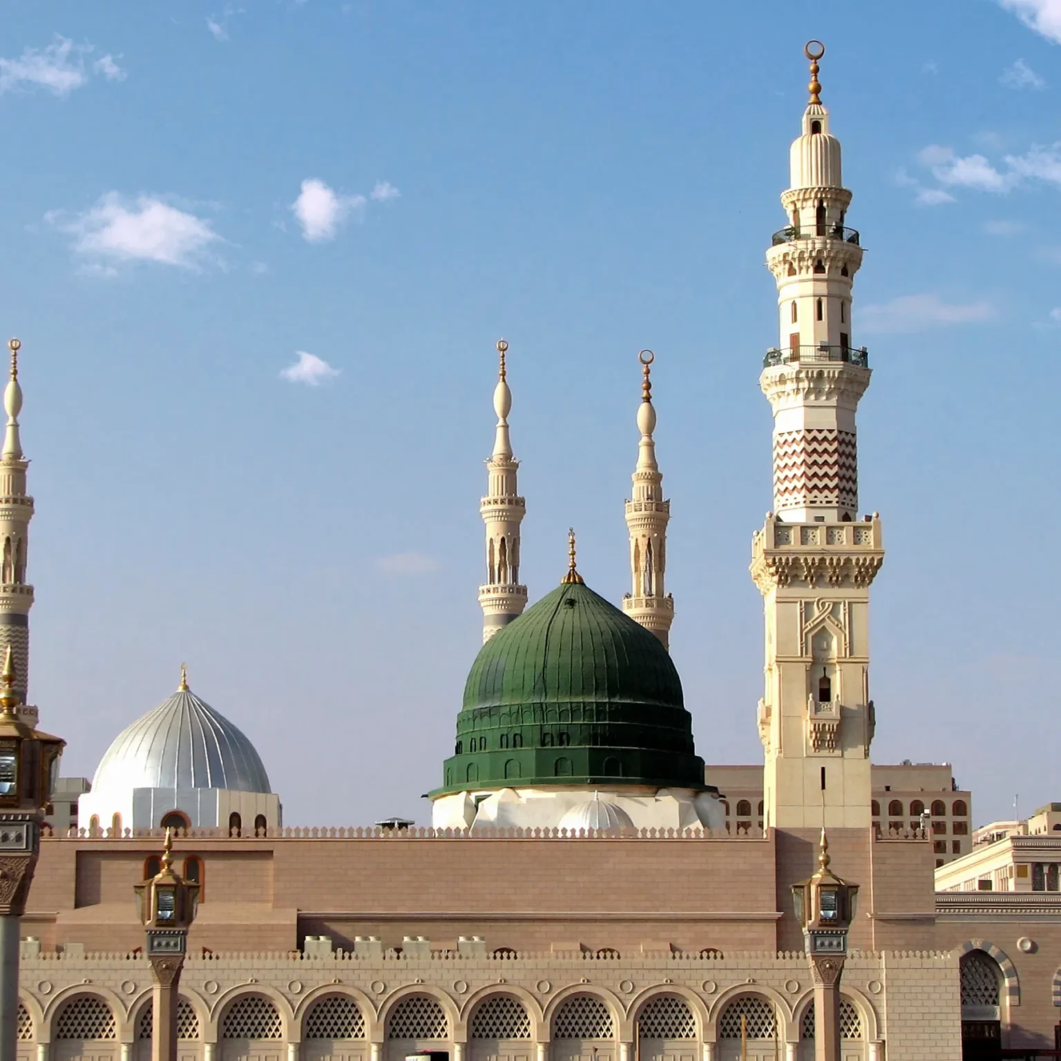 “الأرصاد” تنبّه من موجة حارة على المدينة المنورة.. ودرجات الحرارة تصل إلى 47 مئوية