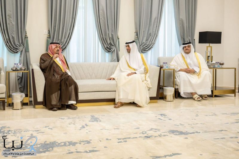 أمير منطقة الرياض يعزي في وفاة الشيخ حمد بن خليفة آل ثاني خلال زيارته سفارة قطر