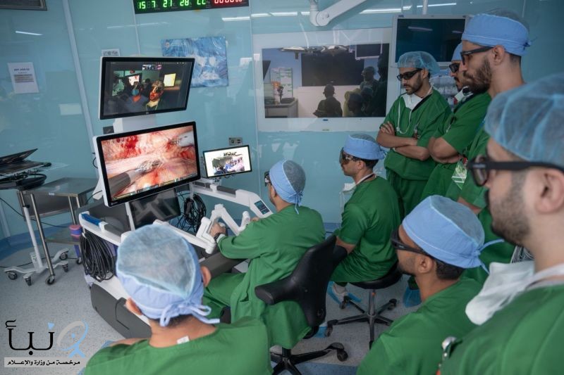 الشؤون الصحية بالحرس الوطني تنجح في إجراء أول عملية جراحية روبوتية عن بُعد بين الرياض وجدة الشؤون الصحية بالحرس الوطني تنجح في إجراء أول عملية جراحية روبوتية عن بُعد بين الرياض وجدة