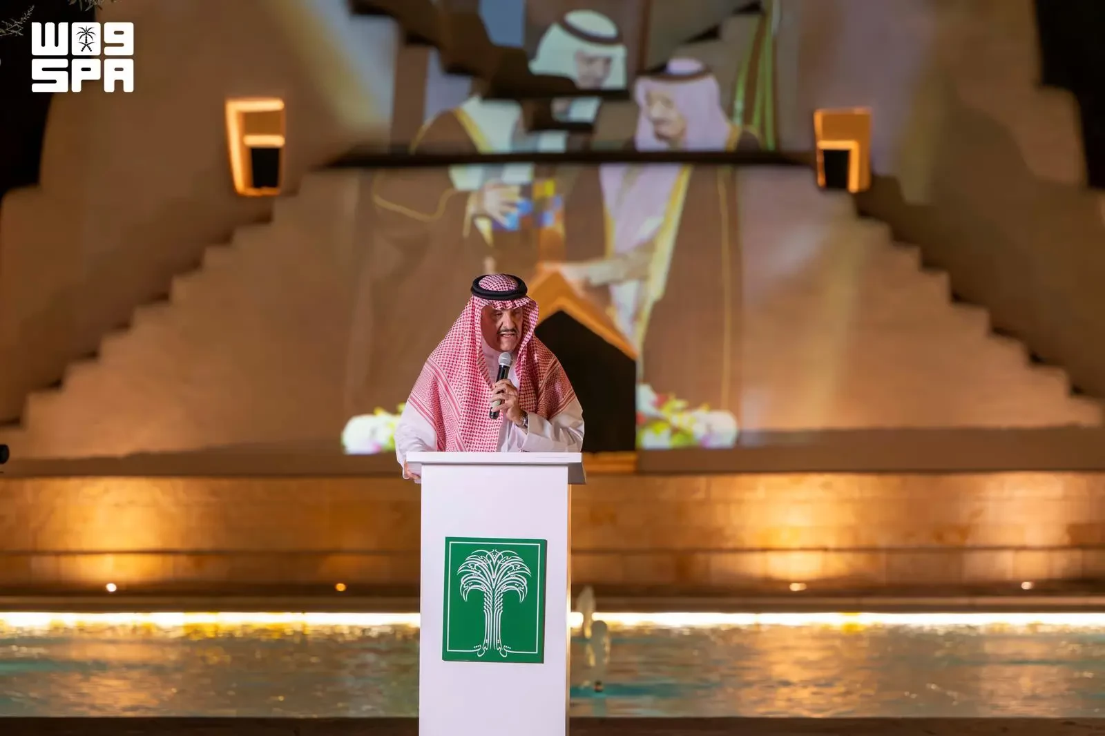 سمو الأمير سلطان بن سلمان يكرم الدكتور صالح لمعي تقديرًا لمسيرة امتدت 70 عامًا في أروقة التراث