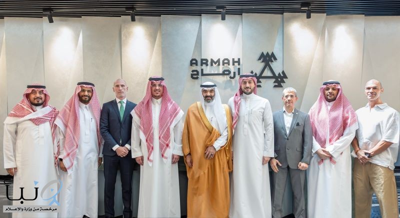 وزير الاتصالات وتقنية المعلومات يزور أرماح الرياضية ويطلع على مبادراتها في التحول الرقمي