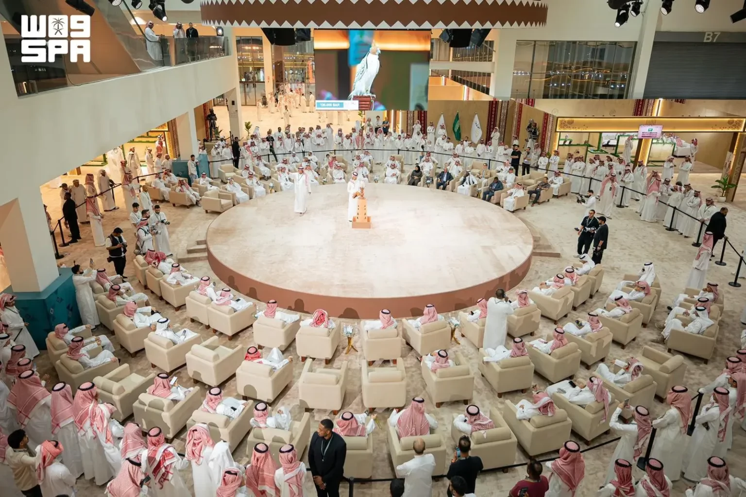 540 ألف ريال حصيلة بيع صقرين في افتتاح المزاد الدولي لمزارع إنتاج الصقور بالرياض