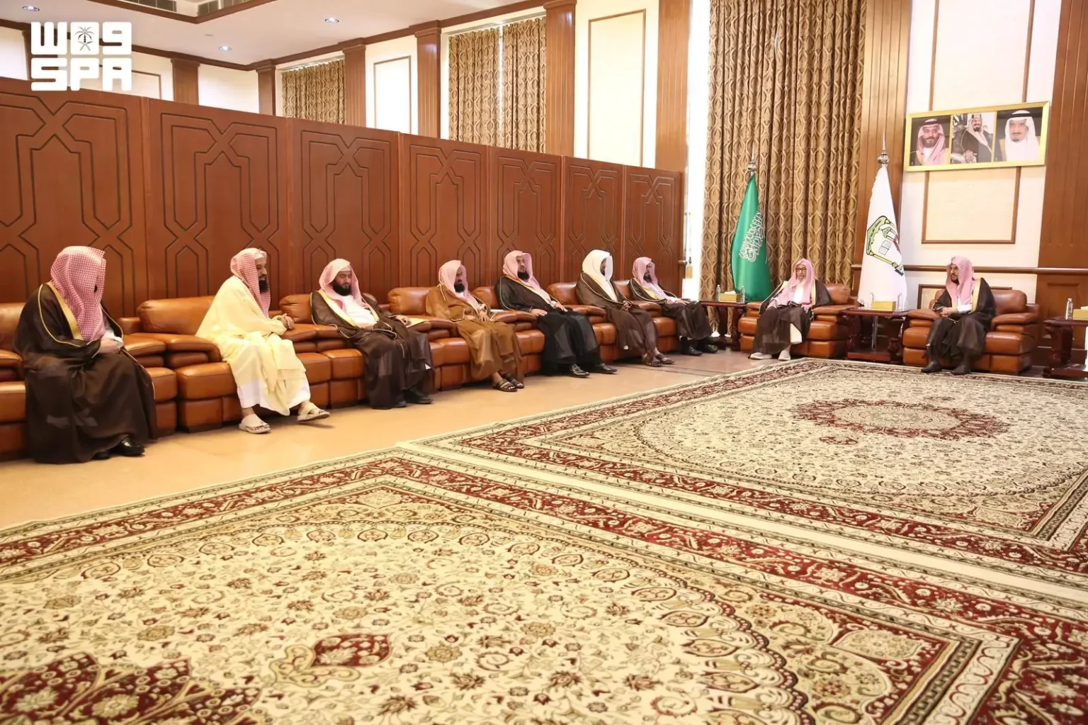 سماحة المفتي يستقبل مفوضي الإفتاء بالمناطق ويؤكد أهمية تعزيز الفتوى الموثوقة سماحة المفتي يستقبل مفوضي الإفتاء بالمناطق ويؤكد أهمية تعزيز الفتوى الموثوقة