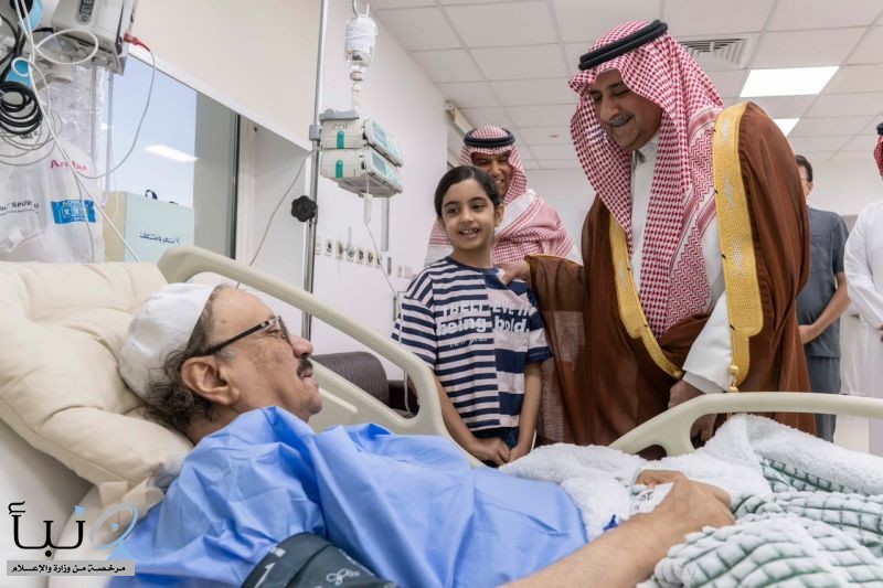 أمير تبوك يطمئن على صحة محافظ حقل أمير تبوك يطمئن على صحة محافظ حقل