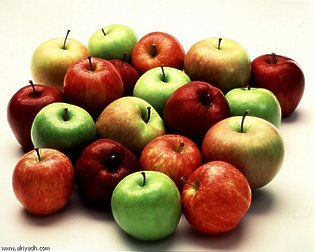 تناول التفاح بقشرة يحافظ على ضغط الدم