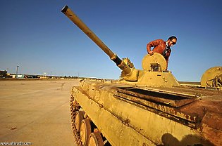 ليبيا: مصادرة 100 دبابة لميليشيا موالية للقذافي