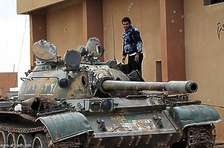 الجيش الحر يستولون على قاعدة هليكوبتر بسوريا