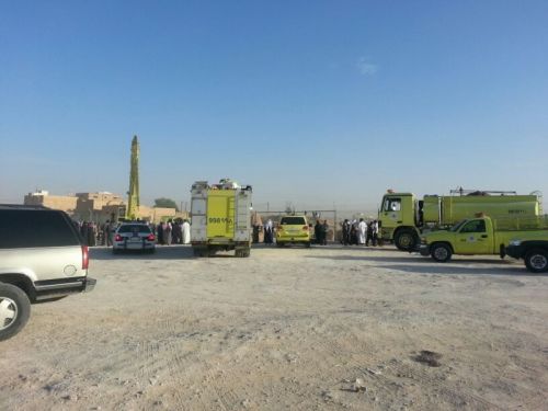 عاجل :  تم انتشال الجثة والسيارة بعد سقوط سيارة بسائقها بعيون الخرج  