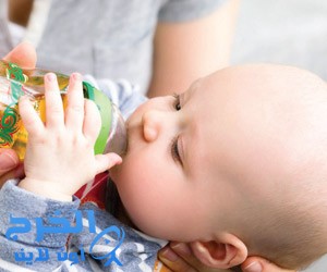 العصير يصيب الرضع بتسوس الأسنان والسمنة