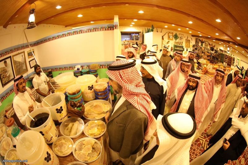بخبرة 100 عام: الصهدي يكشف أسرار العسل لزوار قرية عسير بالجنادرية
