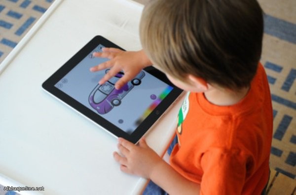 دراسة: الأجهزة الإلكترونية تؤخر نمو الطفل وتُضعف مهاراته