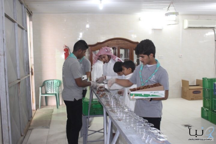 كشافة لجنة التنمية الاجتماعية #يالدلم تجهز وجبات إفطار الصائم بالتعاون مع الجمعية  الخيرية