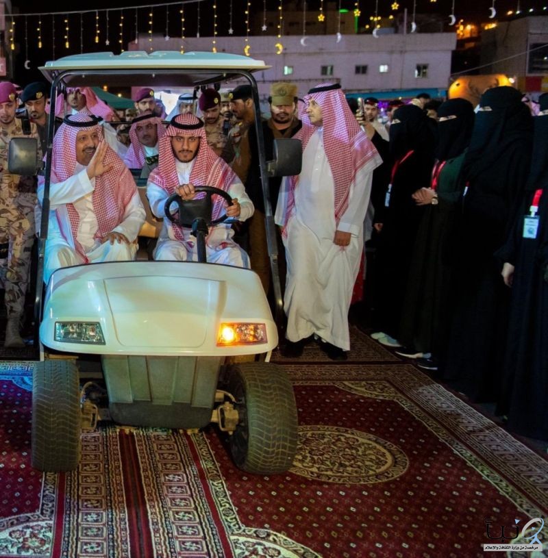 الأمير حسام بن سعود يزور مهرجان "فوانيس باحتنا"