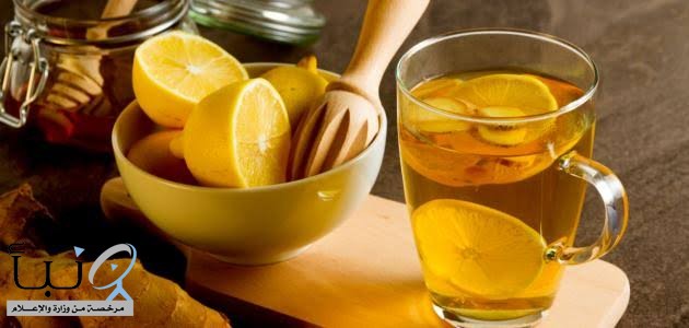 فوائد تناول الماء الدافئ مع الليمون في بداية اليوم