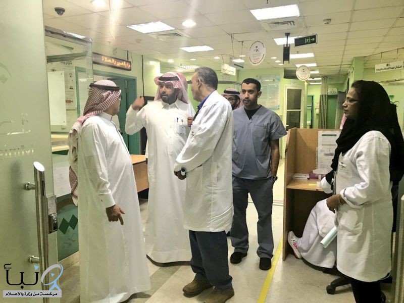 مُحافظ وادي الدواسر يزور المستشفى العام