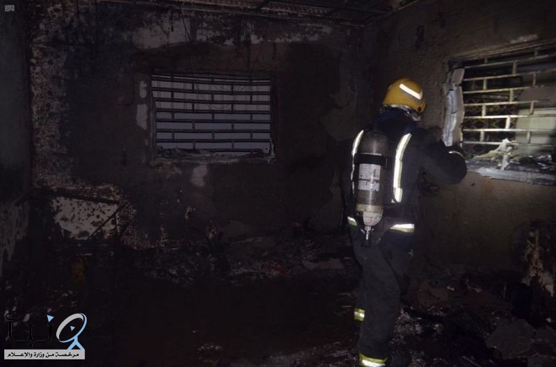 مدني #تبوك ينقذ 4 أشخاص إثر حريق اندلع بإحدى الشقق السكنية بحي الروضة