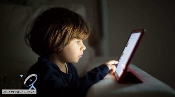 هل يجب تقييد وقت الطفل أمام الشاشة خلال العزل؟