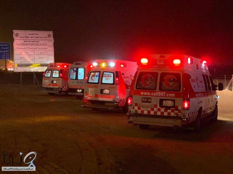 الهلال الأحمر  يباشر حادث انقلاب ينتج عنه ١٥ أصابة على طريق الرياض - سدير