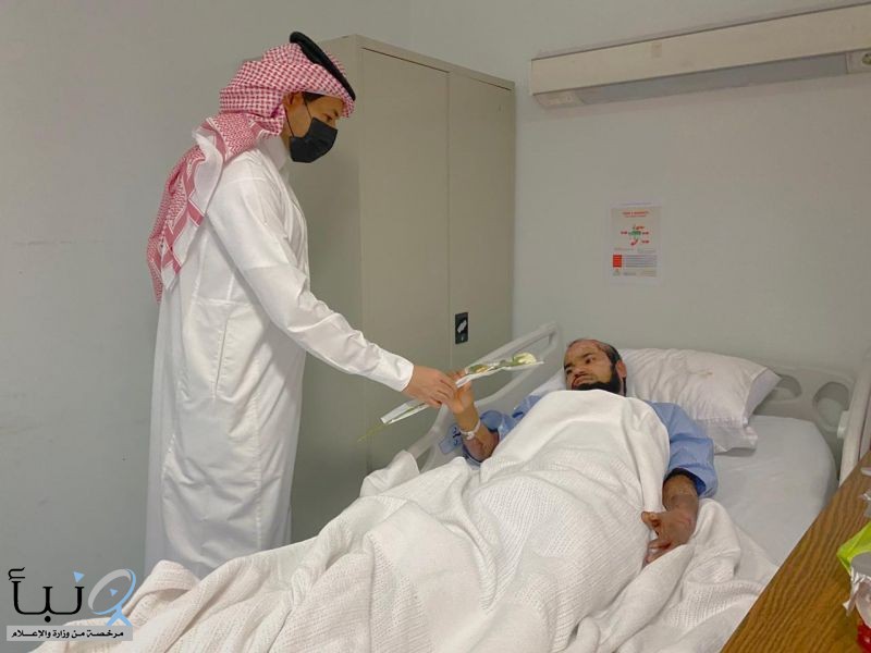 مدير مستشفى #الدلم يعايد المرضى في عيد الاضحى المبارك 1441.