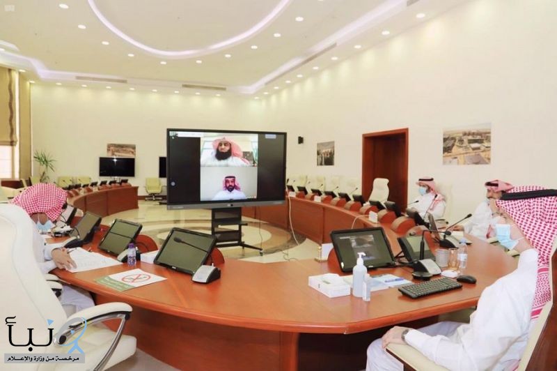 رئيس جامعة الجوف يرأس اجتماع اللجنة العليا للاحتفال باليوم الوطني