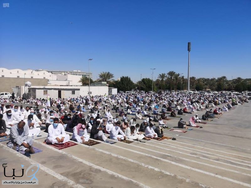 25 متطوعاً ومتطوعة لتنظيم المصلين في مسجد قباء