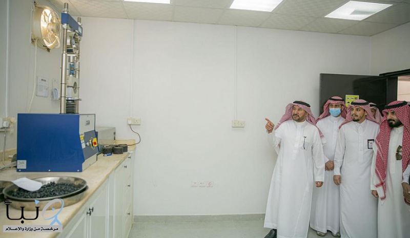 أمين القصيم يفتتح مختبر ضبط الجودة لرفع كفاءة وجودة المشاريع