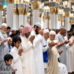 خلال شهر رمضان.. قاصدو المسجد النبوي يصطحبون أطفالهم للصلاة