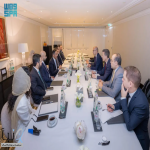 وزير الصناعة والثروة المعدنية يبحث مع شركات فرنسية الفرص الاستثمارية المشتركة في التعدين وصناعتي الطيران والأغذية