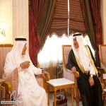 أمير تبوك يزور الشيخ أحمد الخريصي في منزله